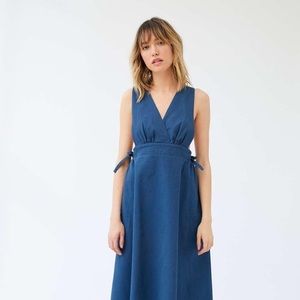 Urban Outfitters UO London Surplice Apron Midi Dress Sz L blue denim jumper